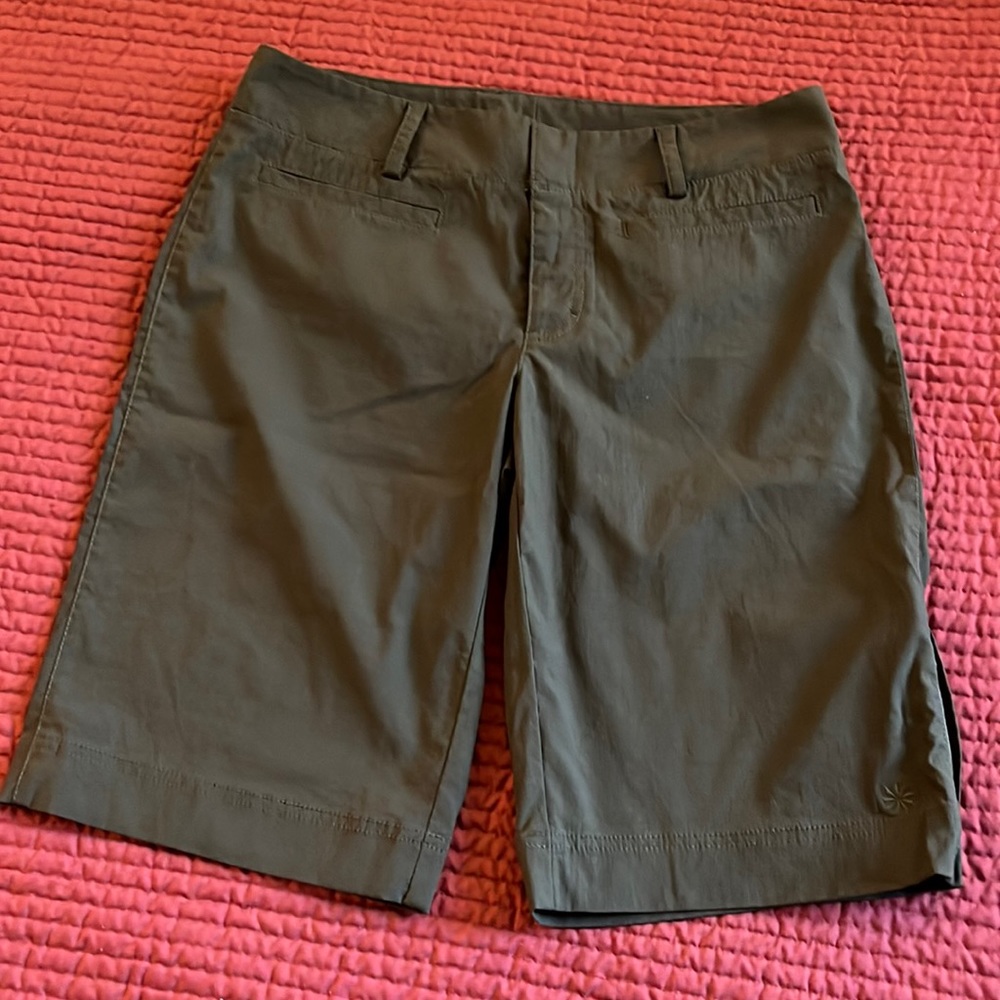 Women’s Athleta Dipper Bermuda Shorts, Dark Green/Brownish, Size 6